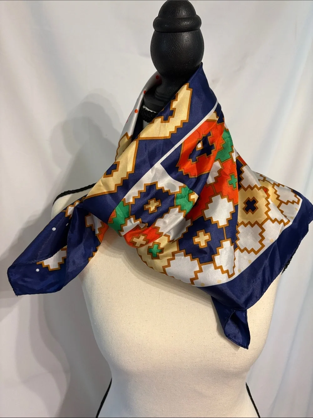 Vintage Luxurious Totes Rain Scarf Geometric Print Scarf in Navy/Orange/Green